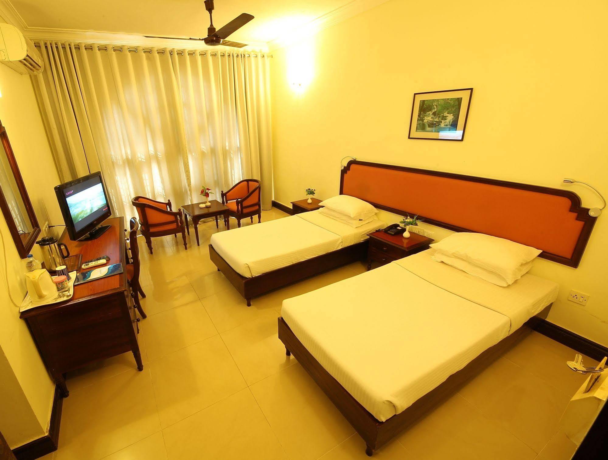 โรงแรมเอทีเอส วิลลิงดัน Kochi ภายนอก รูปภาพ
