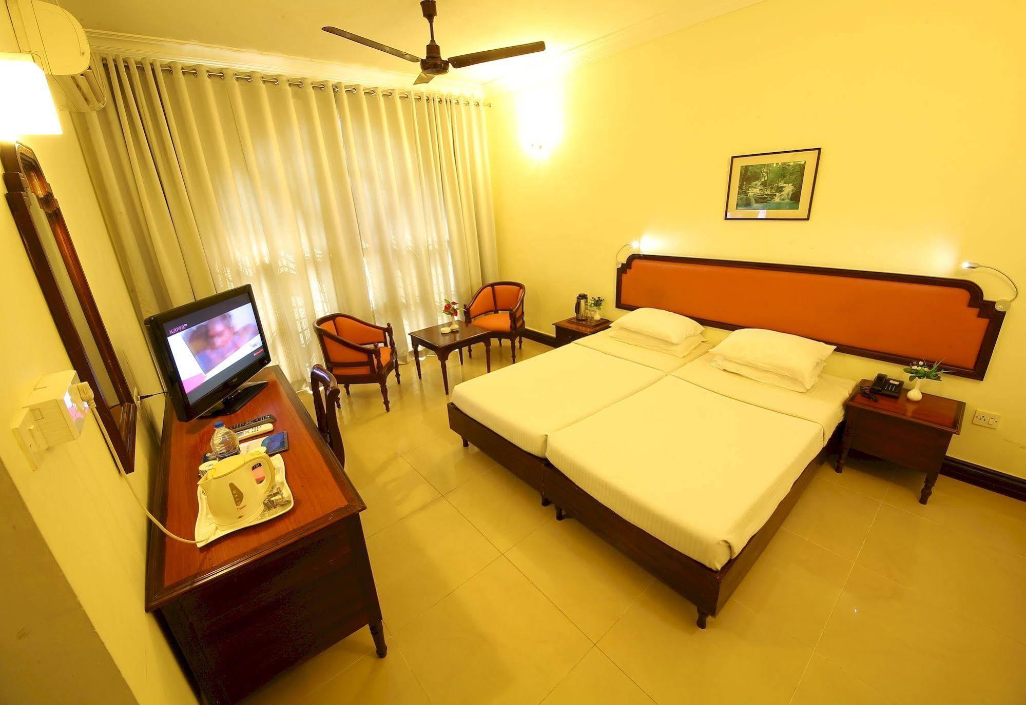 โรงแรมเอทีเอส วิลลิงดัน Kochi ภายนอก รูปภาพ