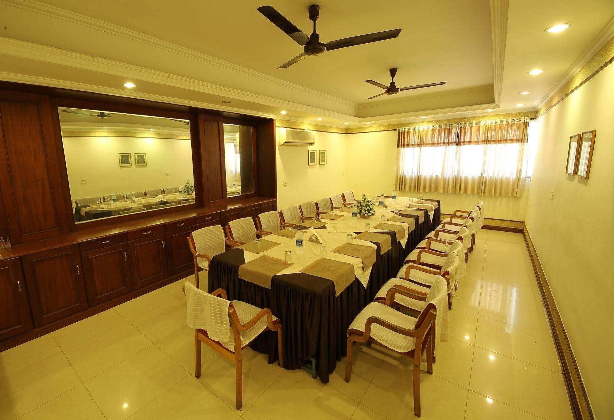 โรงแรมเอทีเอส วิลลิงดัน Kochi ภายนอก รูปภาพ